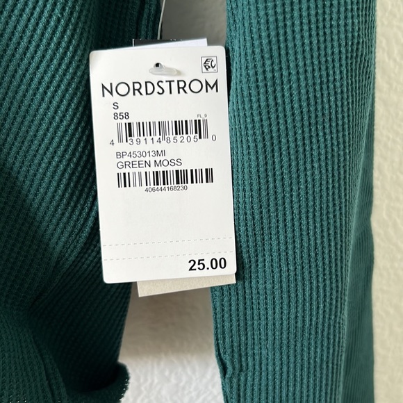 BP. Split Neck Thermal Crop - Picture 5 of 6